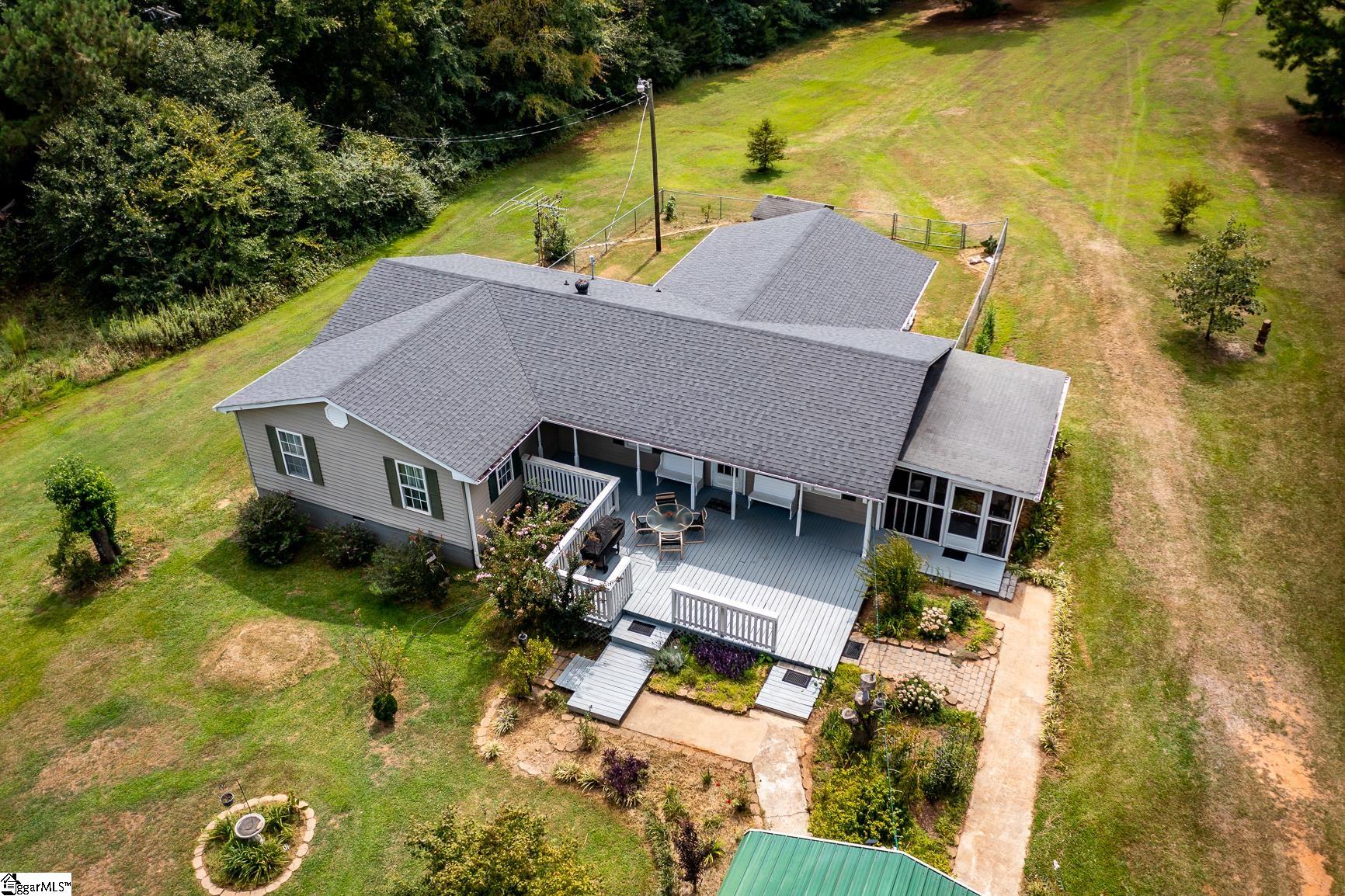 308 Bagwell Road Gray Court, SC 29645 - Photo 4 of 27