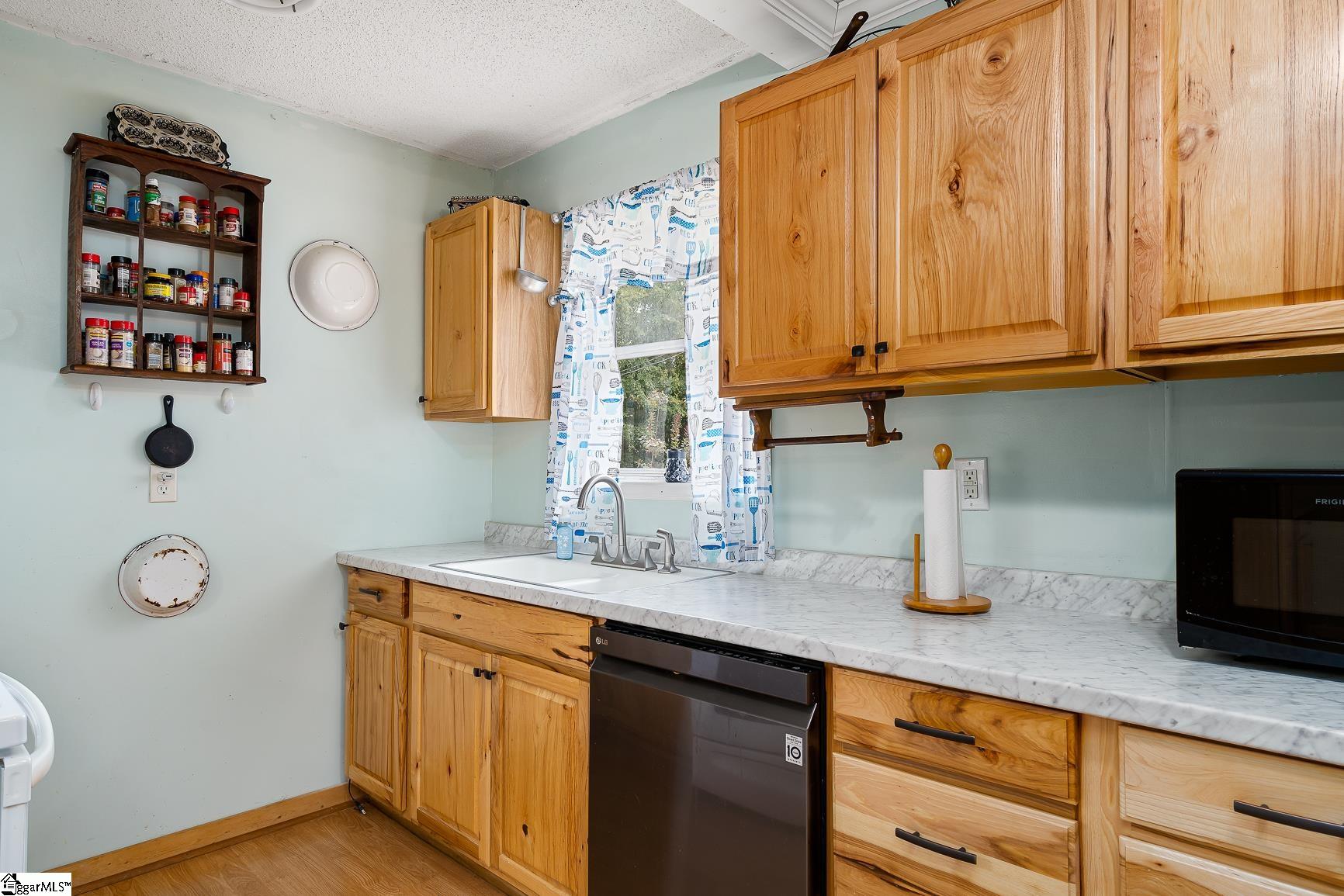 308 Bagwell Road Gray Court, SC 29645 - Photo 9 of 27