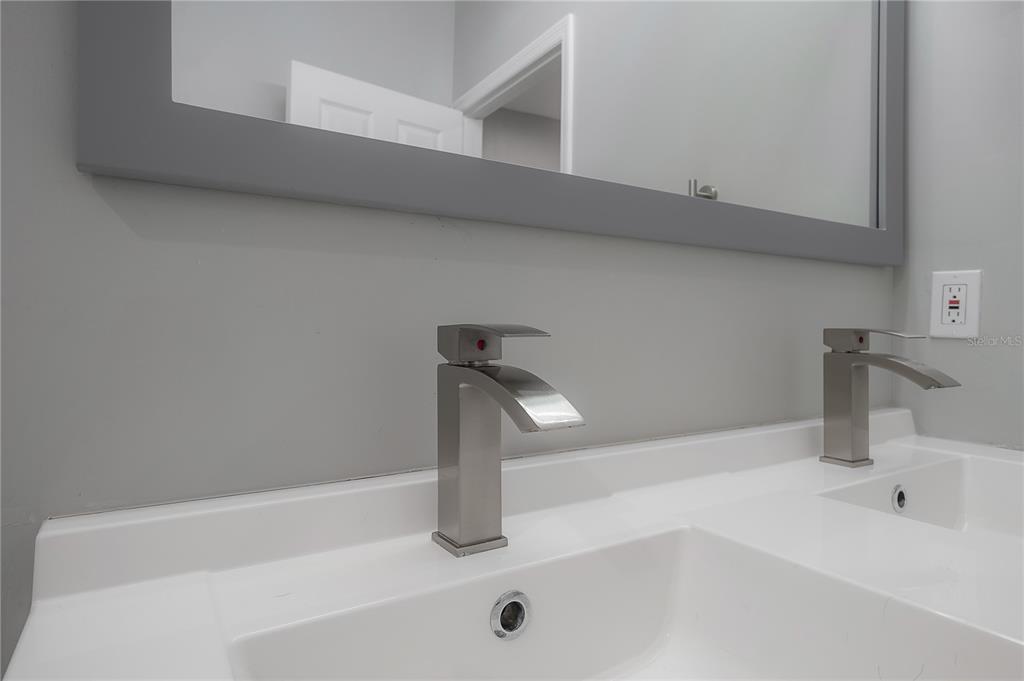 2341 West Chestnut Street Tampa, FL 33607 - Photo 20 of 42 a bathroom with a sink