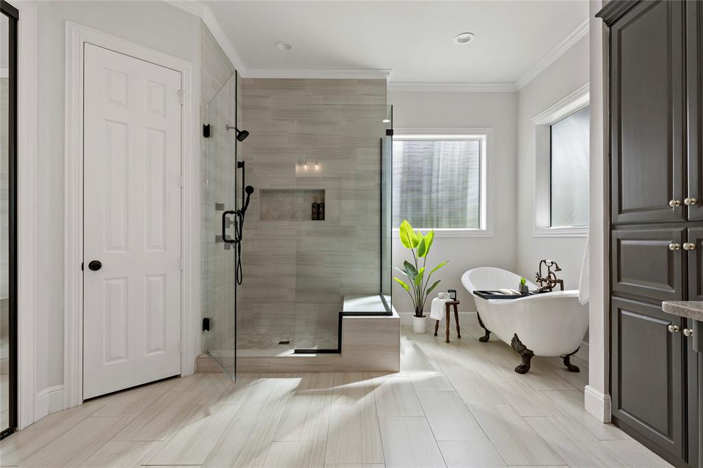 5000 Stillhouse Road Paris, TX 75460 - Photo 17 of 40 a living room with furniture and a window