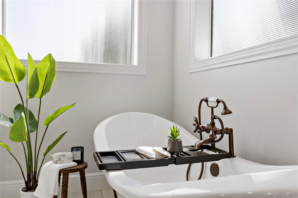5000 Stillhouse Road Paris, TX 75460 - Photo 19 of 40 a view of a window in a kitchen