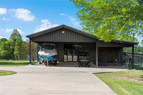 a view of a house with backyard and porch