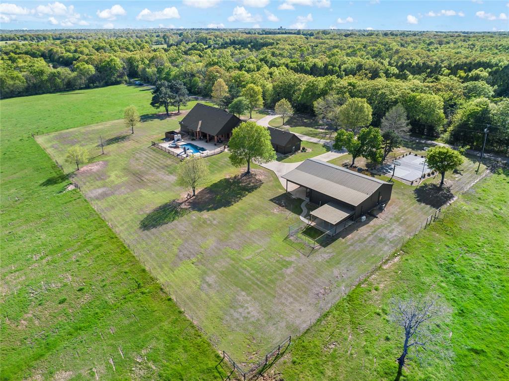 5000 Stillhouse Road Paris, TX 75460 - Photo 39 of 40 a backyard of a house with a yard and outdoor seating