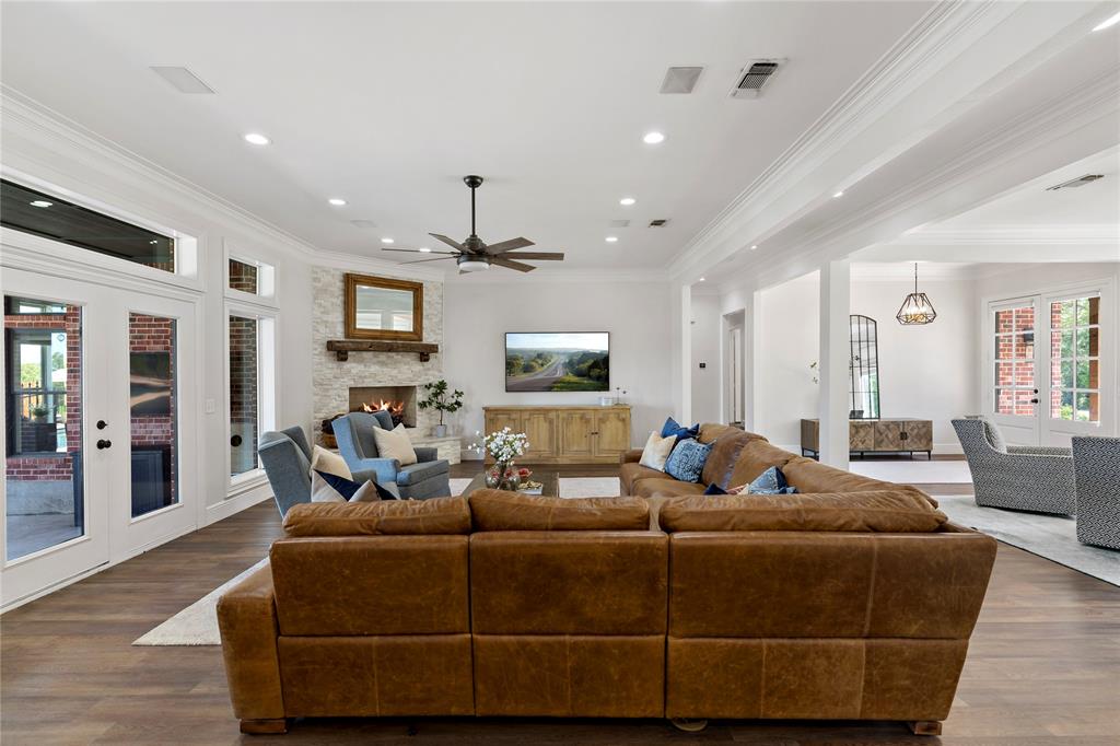 5000 Stillhouse Road Paris, TX 75460 - Photo 8 of 40 a living room with furniture wooden floor and window