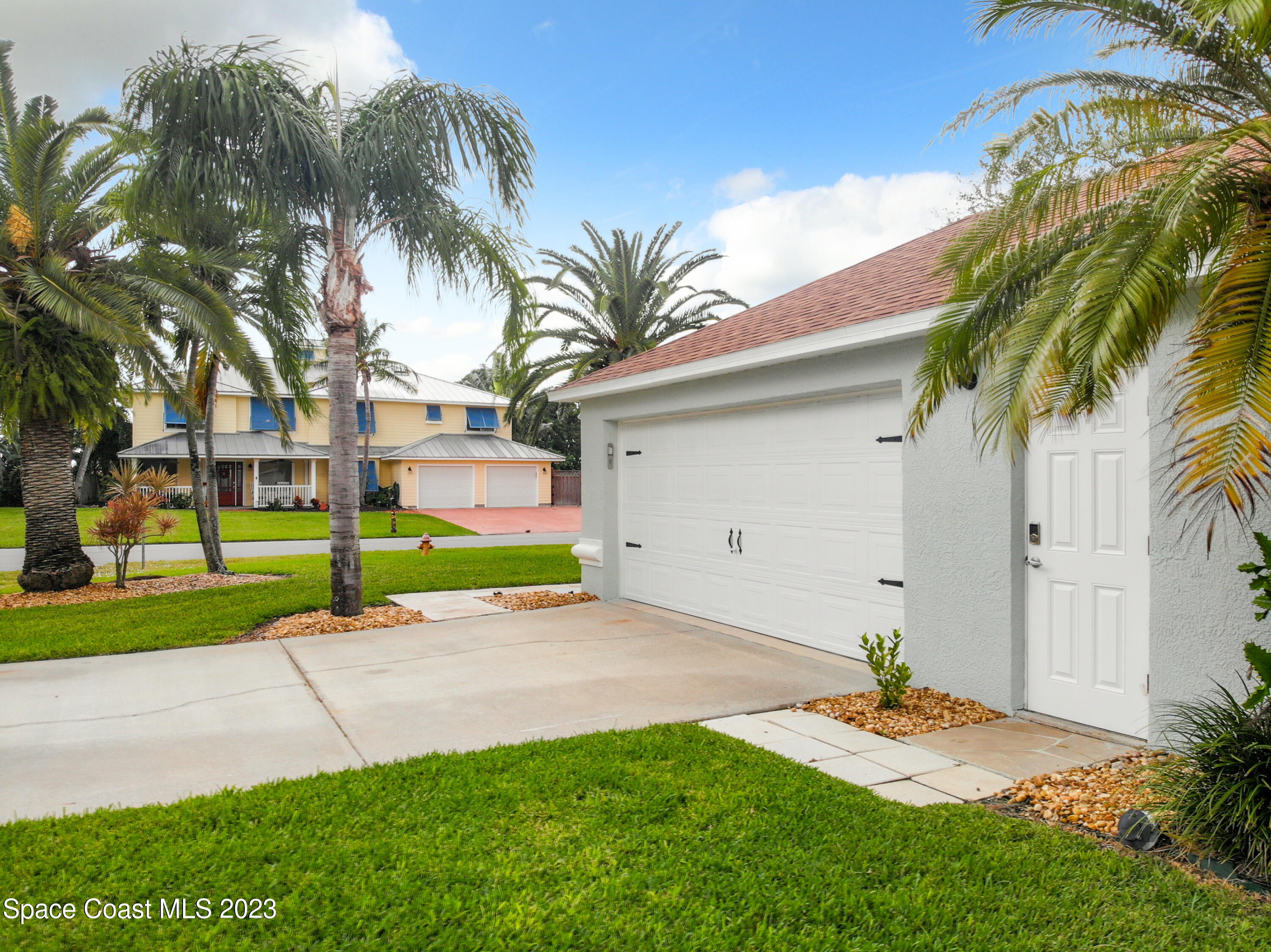 1965 Gates Road Merritt Island, FL 32952 - Photo 43 of 54 a view of a backyard with a tree