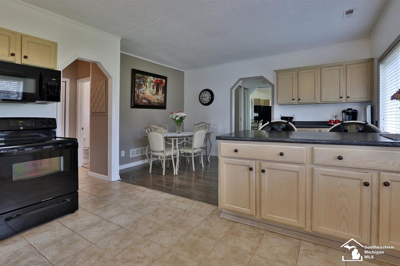 565 Lasalle Road Monroe, MI 48162 - Photo 19 of 25 31377193-18.JPG