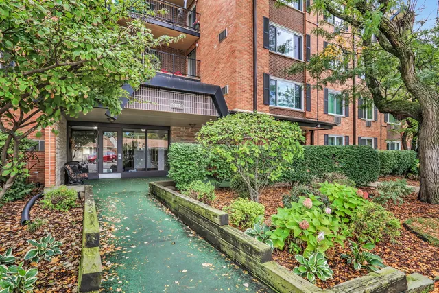 $215,000 | 1107 South Old Wilke Road, Unit 201, Rolling Meadows, IL 60005