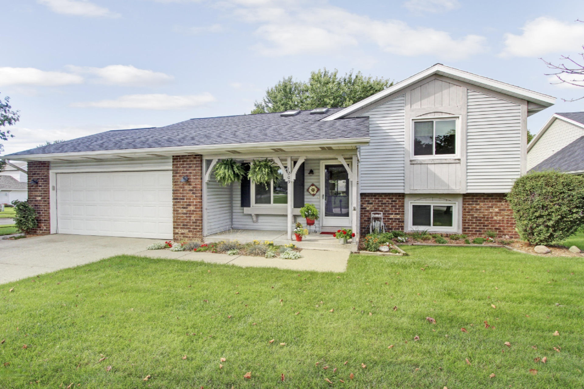 1209 Wellington Road Holland, MI 49423 - Photo 1 of 32 IMG_9425_6_7