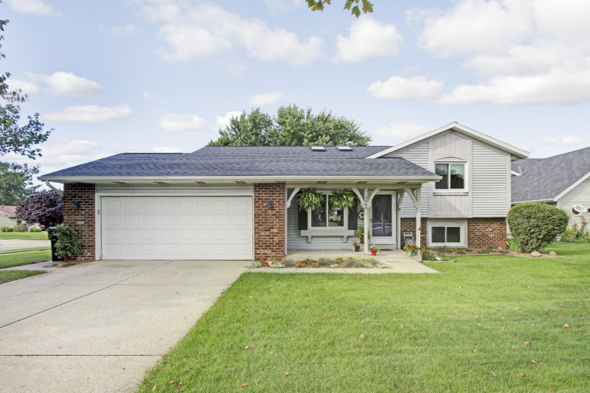 1209 Wellington Road Holland, MI 49423 - Photo 2 of 32 IMG_9428_29_30