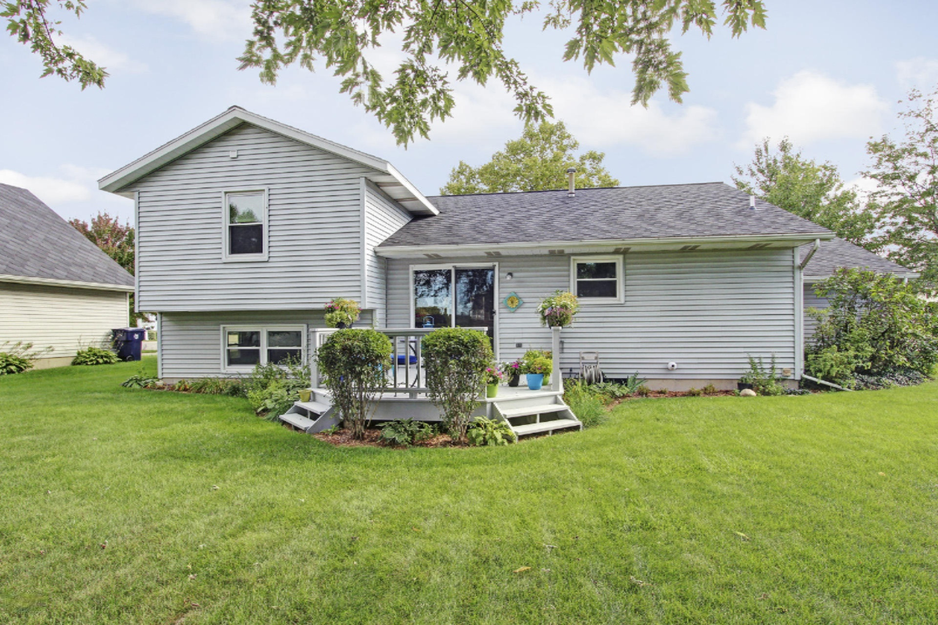 1209 Wellington Road Holland, MI 49423 - Photo 5 of 32 IMG_9437_8_9