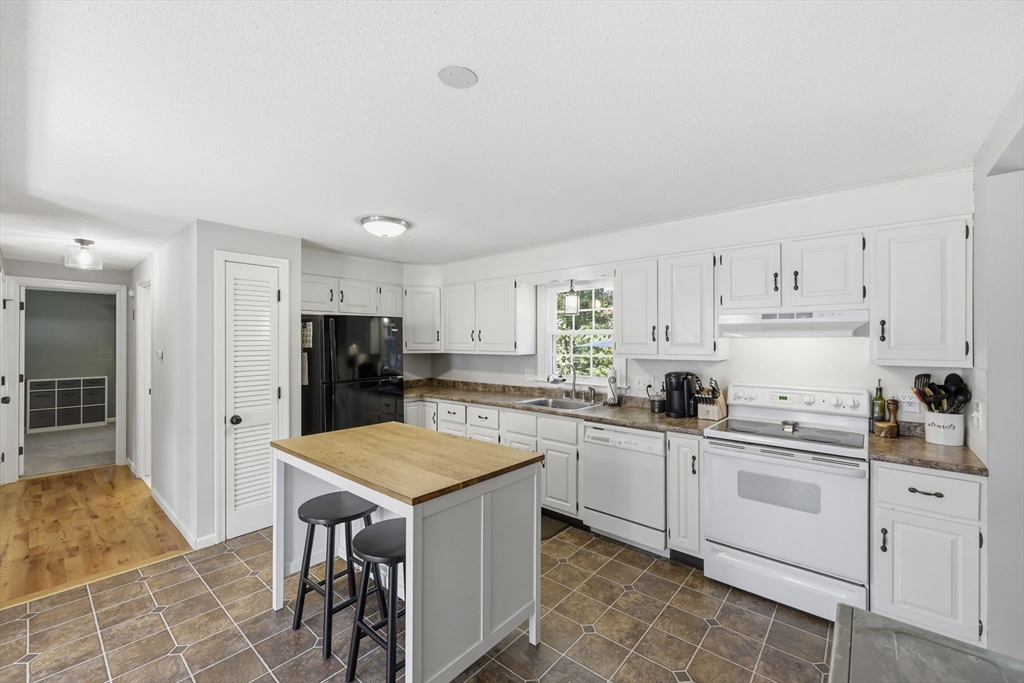 175 Pontoosic Road Westfield, MA 01085 - Photo 13 of 38