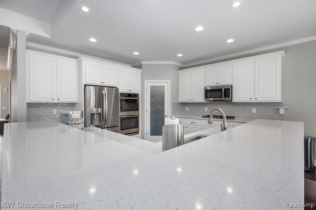 1037 Birkshire Ridge Rochester Hills, MI 48307 - Photo 11 of 44