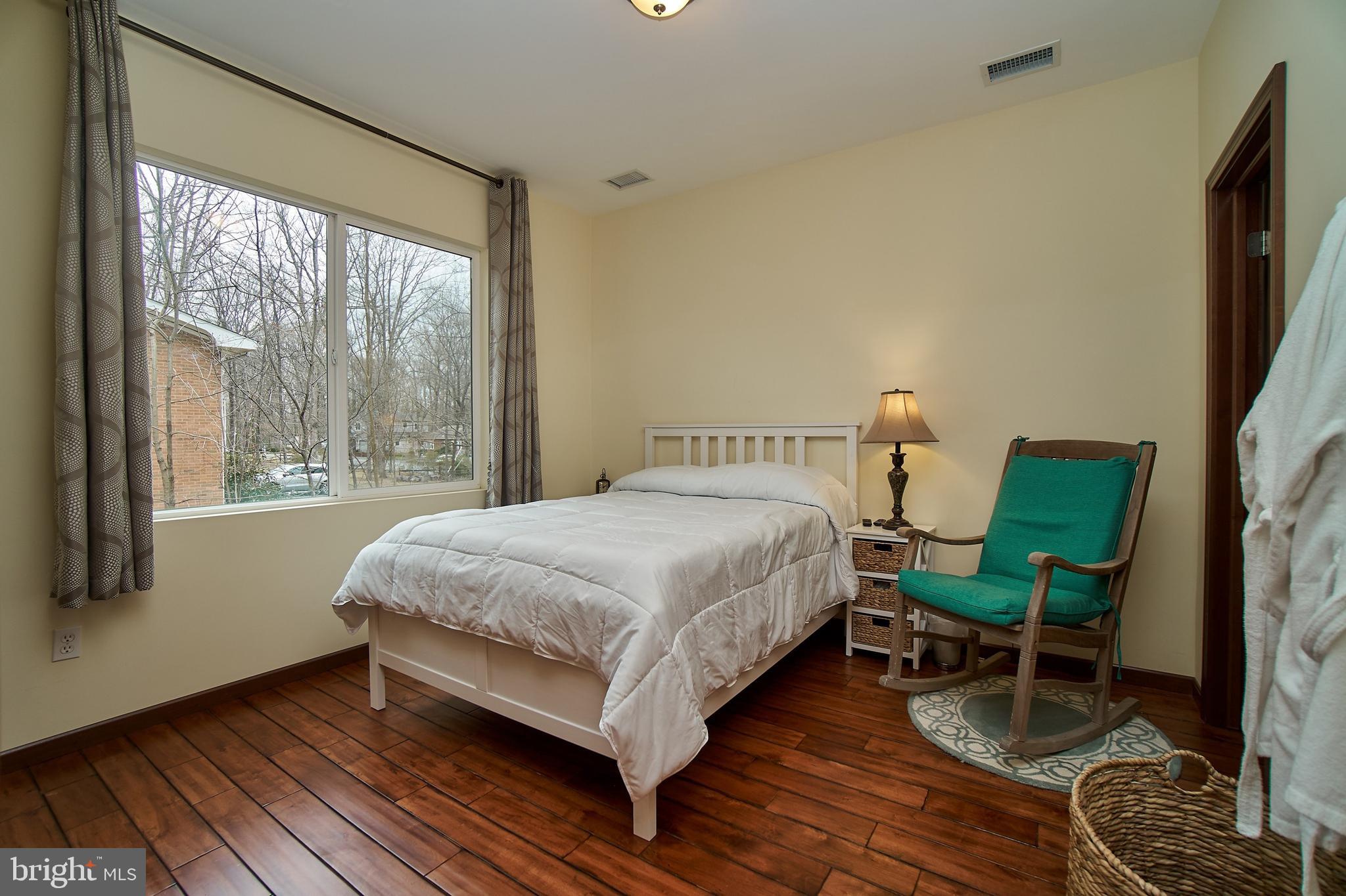 7300 Oriole Avenue Springfield, VA 22150 - Photo 14 of 31 Bedroom 2