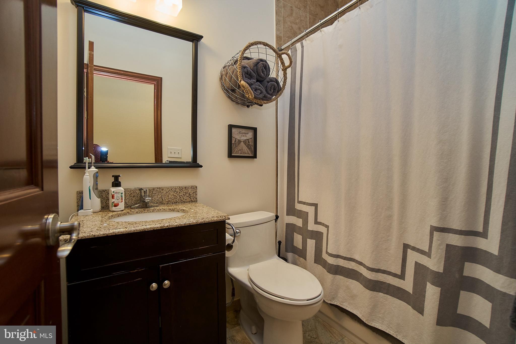 7300 Oriole Avenue Springfield, VA 22150 - Photo 15 of 31 second bath