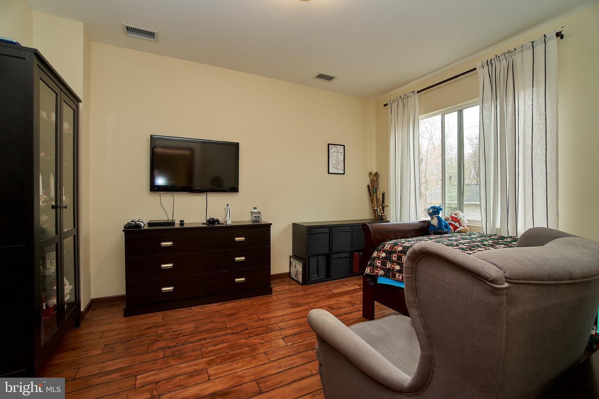 7300 Oriole Avenue Springfield, VA 22150 - Photo 16 of 31 bedroom 3