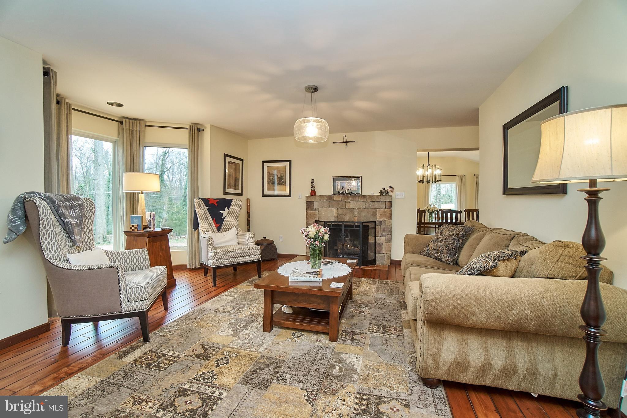7300 Oriole Avenue Springfield, VA 22150 - Photo 3 of 31 Living room with gas fireplace