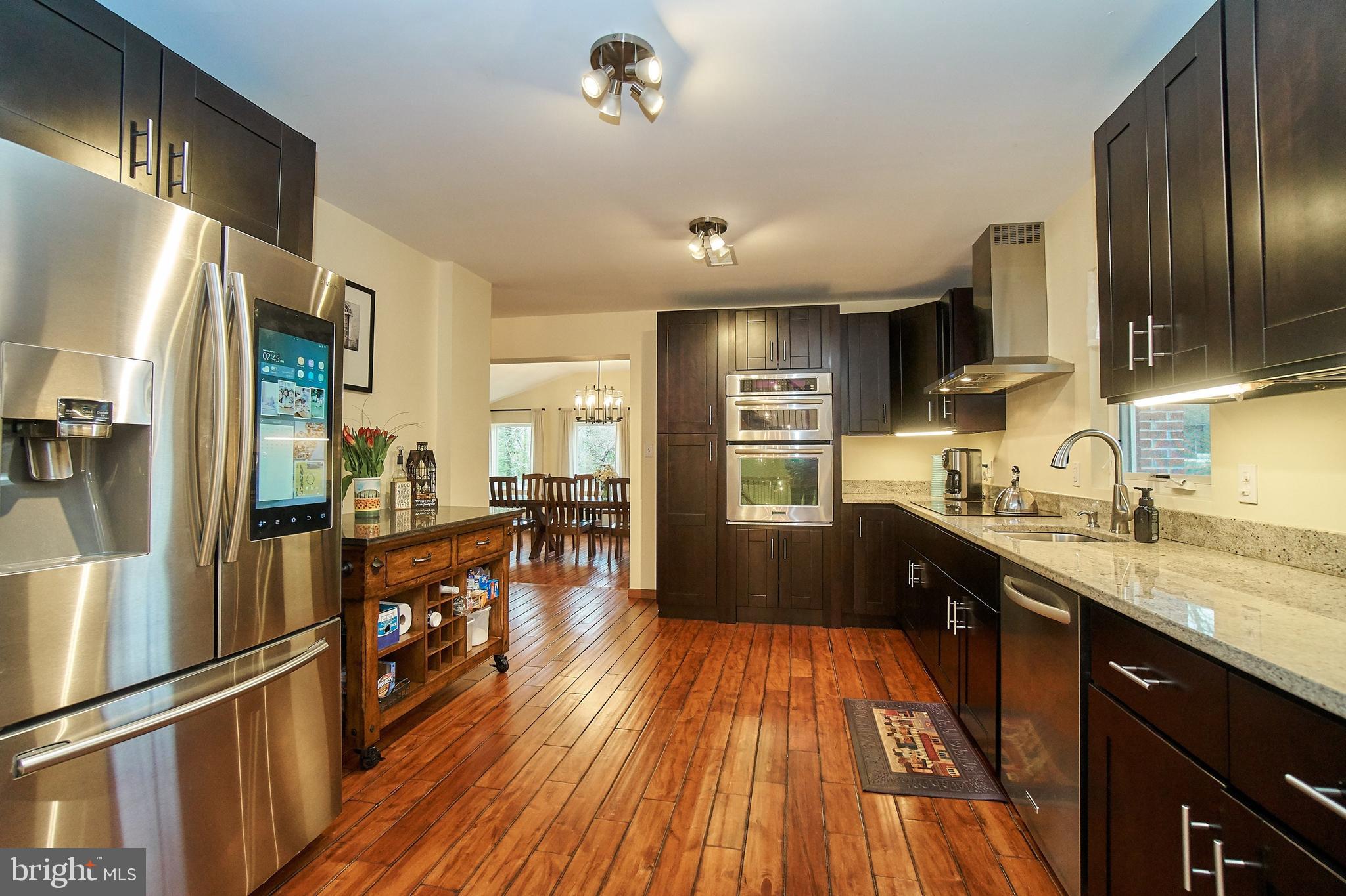 7300 Oriole Avenue Springfield, VA 22150 - Photo 5 of 31 Updated kitchen with Samsung Smart refrigerator!