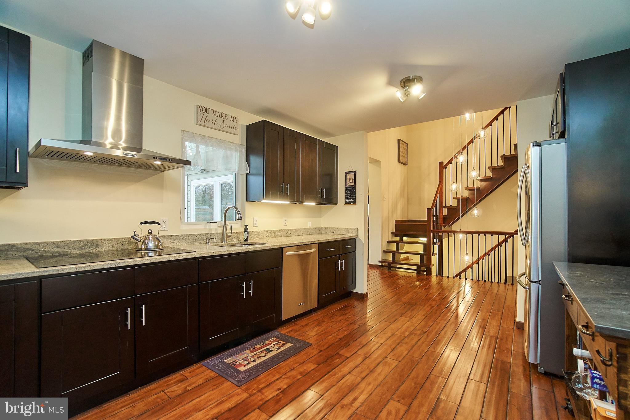 7300 Oriole Avenue Springfield, VA 22150 - Photo 6 of 31 Granite Countertops and Stainless Steel appliances