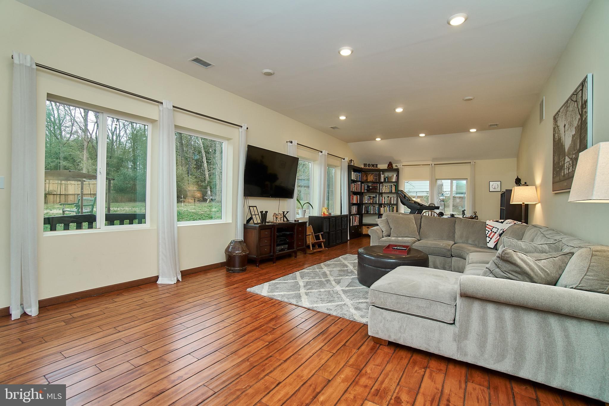7300 Oriole Avenue Springfield, VA 22150 - Photo 8 of 31 Family room with corner shelves and lots of light