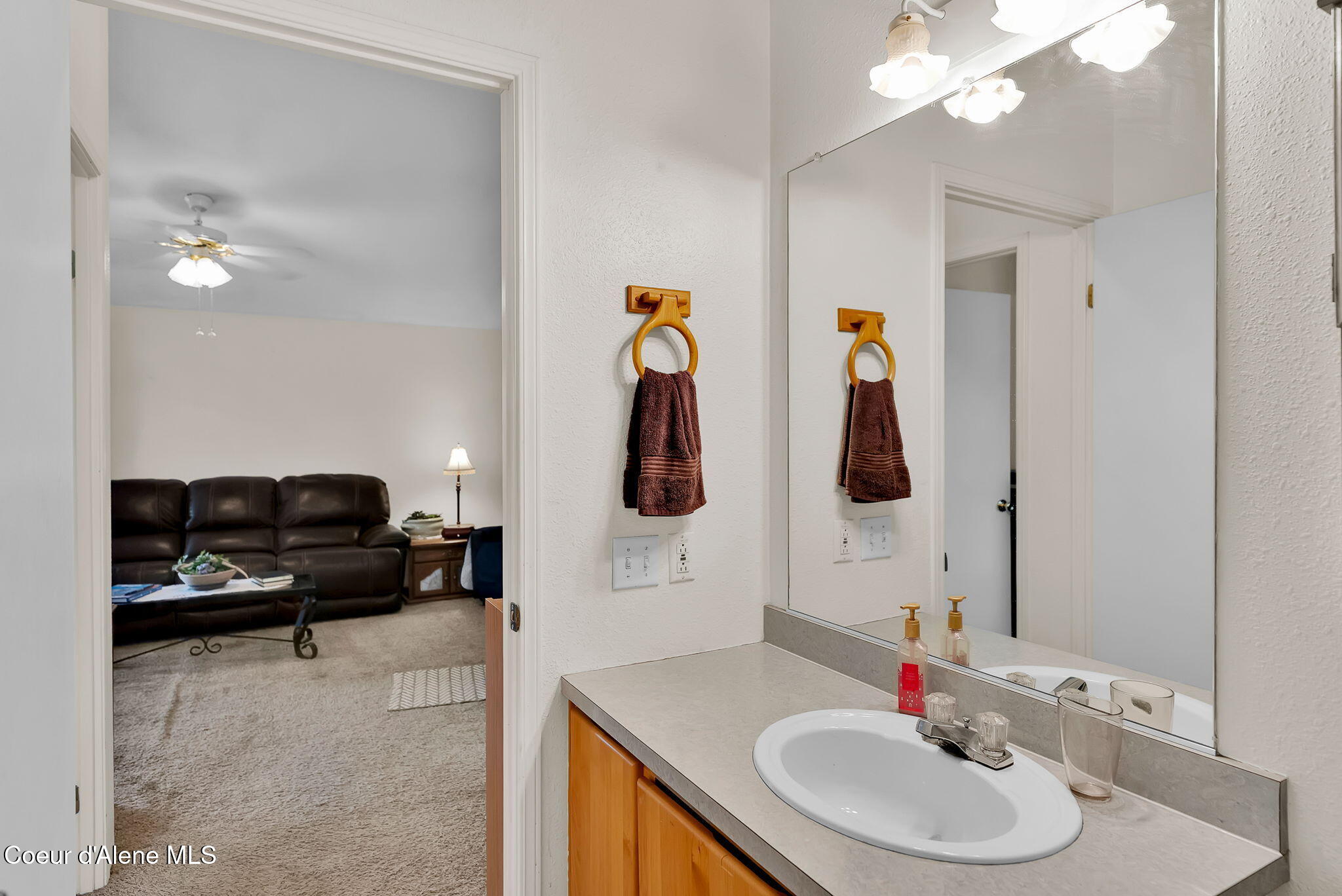 29399 North Clagstone Road Athol, ID 83801 - Photo 13 of 58 16-web-or-mls-SkyLight - Clagstone Int (