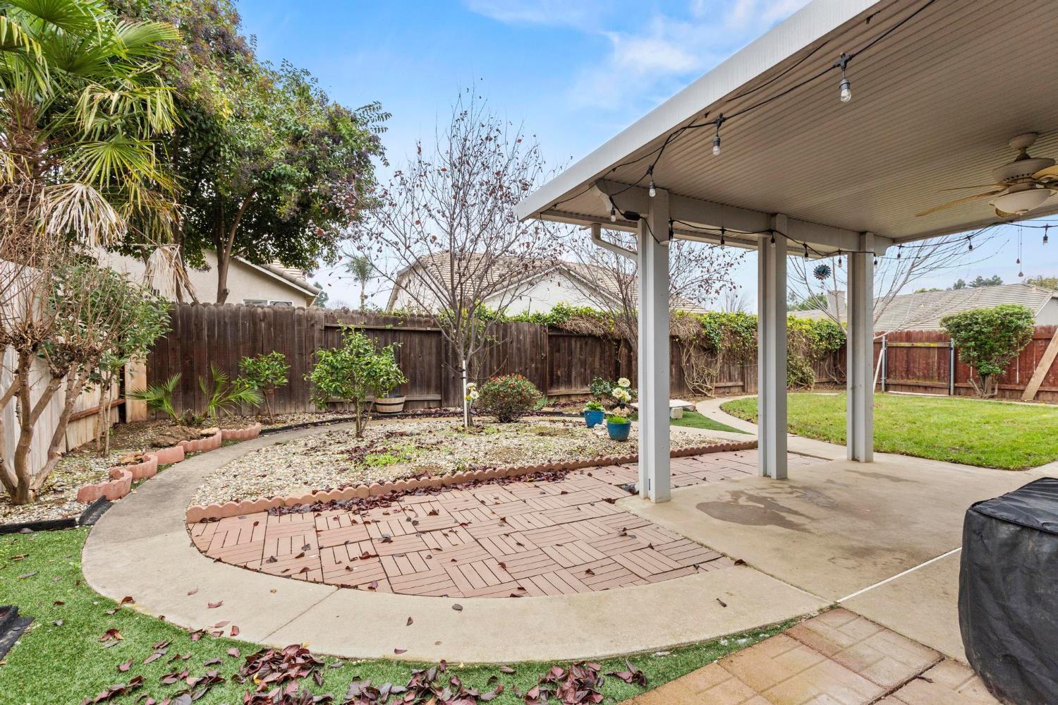 1090 Portola Valley Road Yuba City, CA 95993 - Photo 34 of 42 a view of a house with backyard