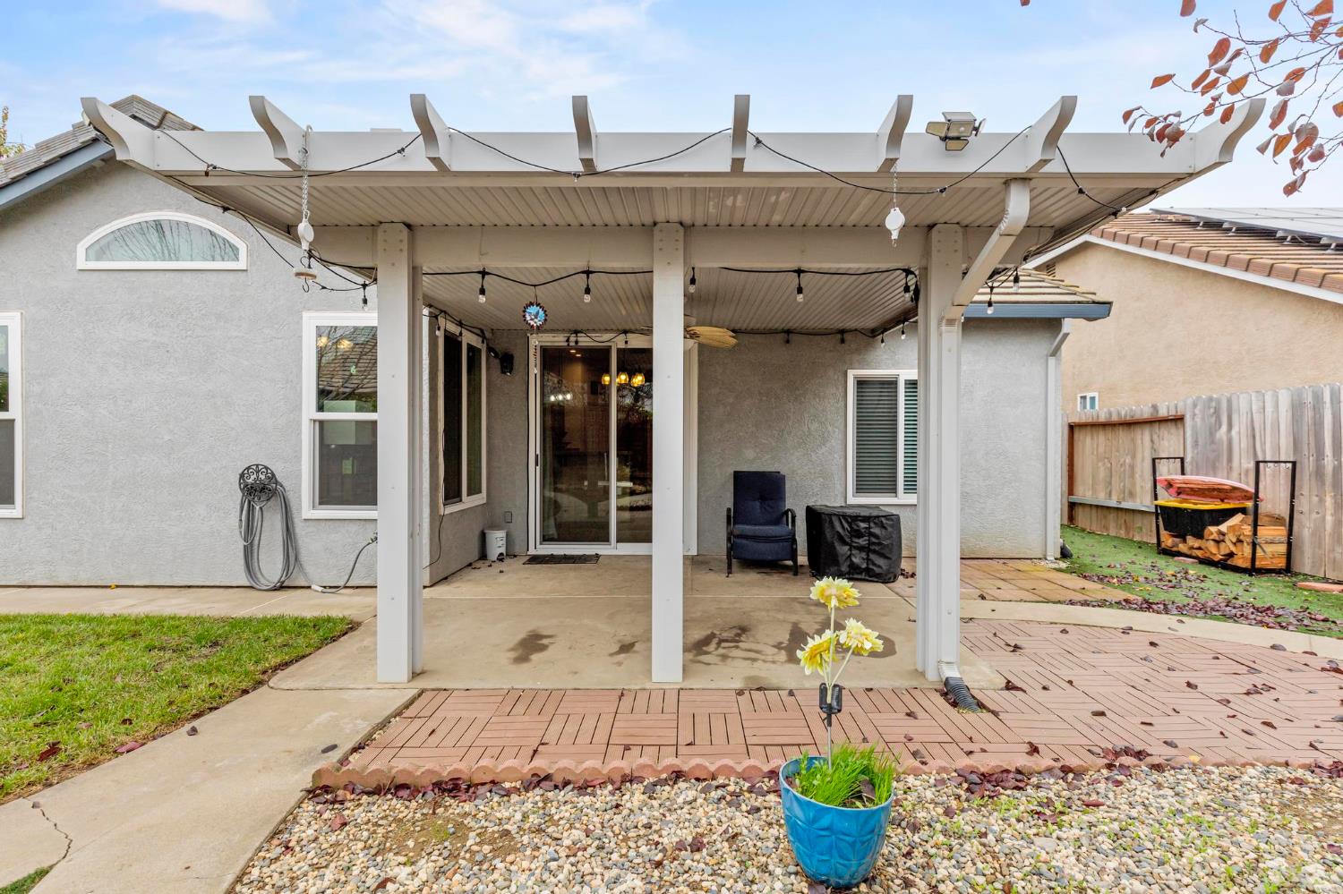 1090 Portola Valley Road Yuba City, CA 95993 - Photo 36 of 42 a front view of a house with patio