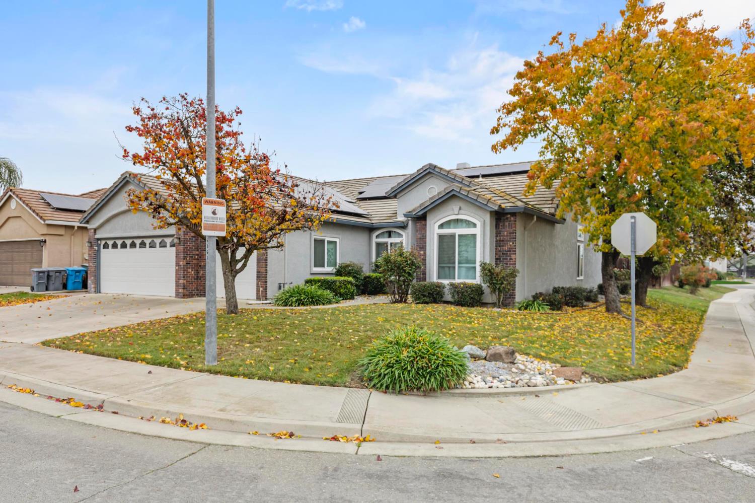 1090 Portola Valley Road Yuba City, CA 95993 - Photo 39 of 42 a front view of a house with a yard