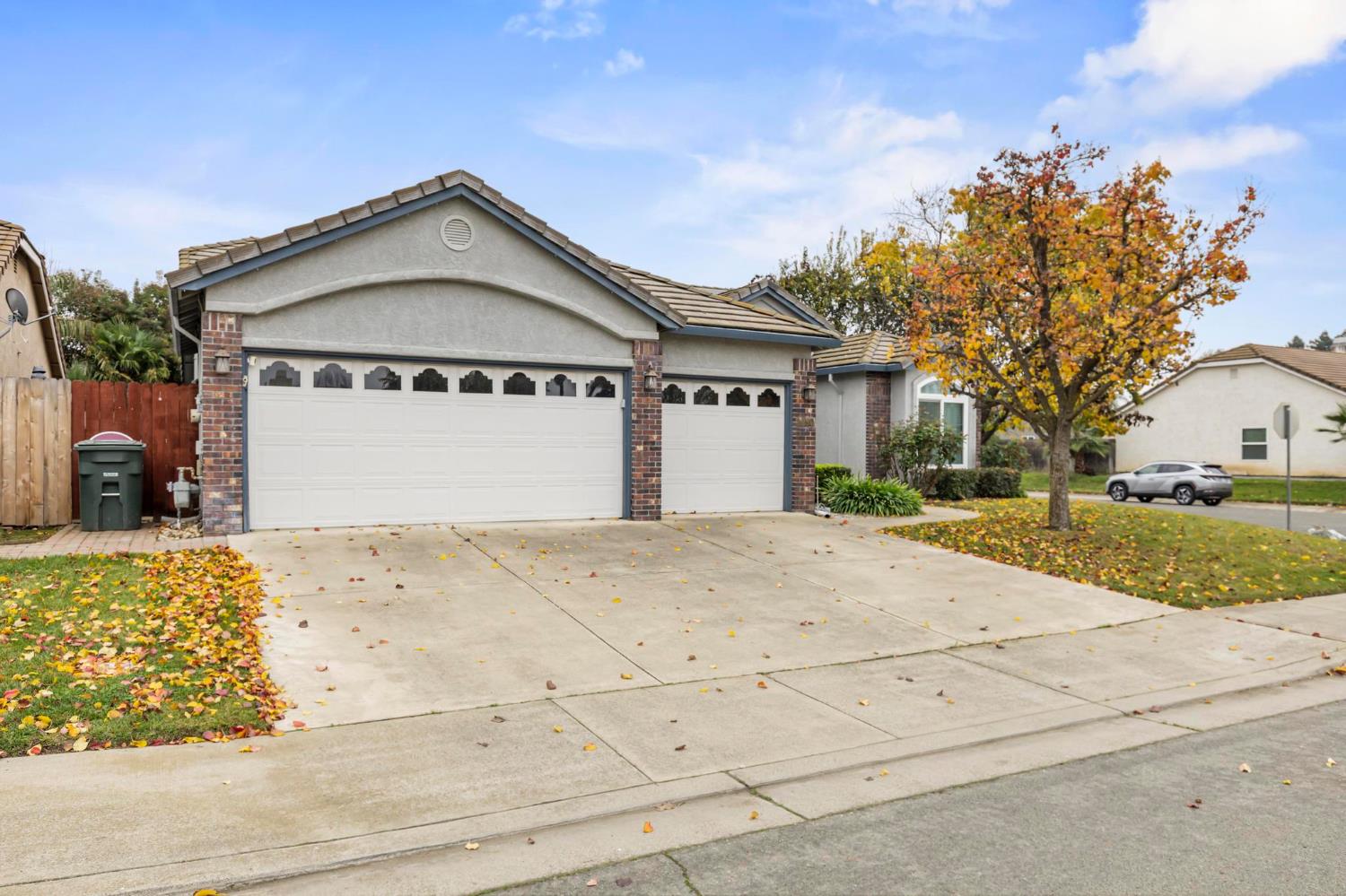 1090 Portola Valley Road Yuba City, CA 95993 - Photo 40 of 42 a view of garage yard and tree