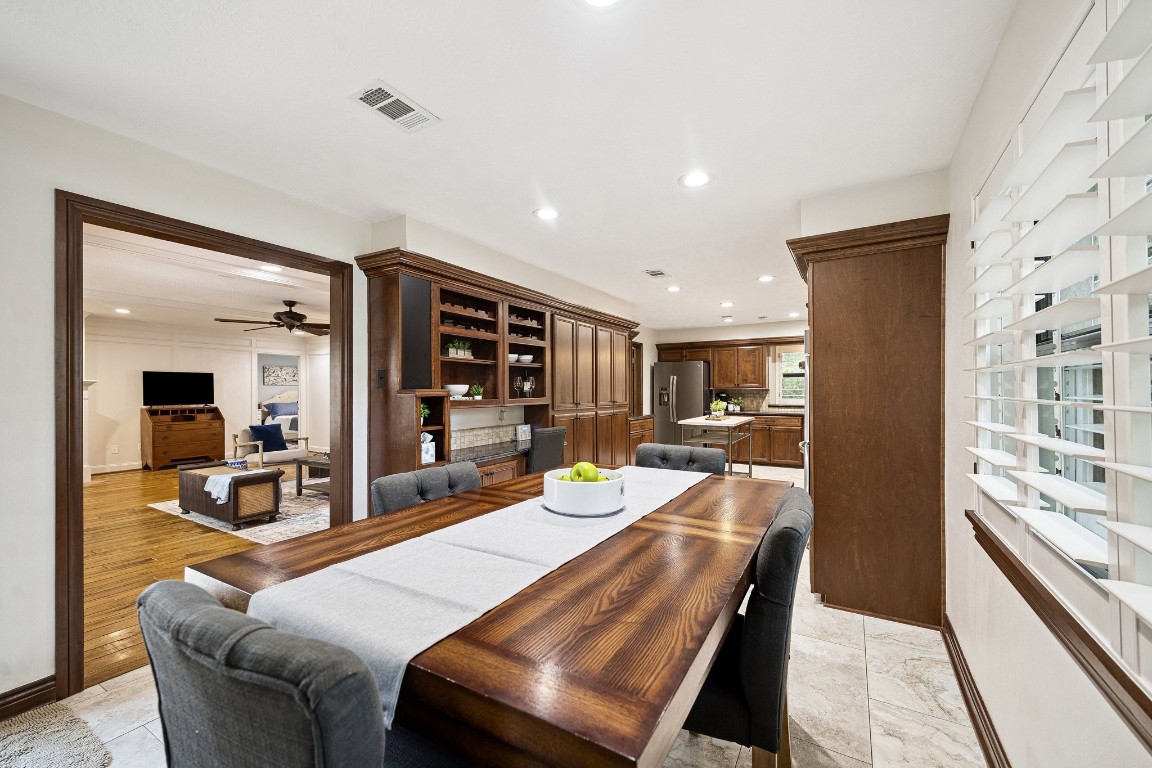 2 Chatterbird Spring, TX 77380 - Photo 16 of 40 Large breakfast room with plantation shutters opens to the Family Room.