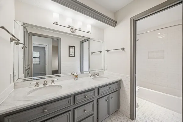 $650,000 | 2 Chatterbird, Spring, TX 77380