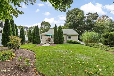 a view of a house with backyard and garden