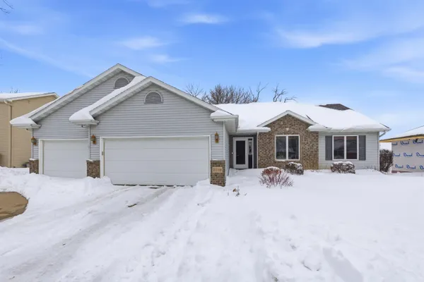 $429,900 | 2294 Meadow Heights Circle, Neenah, WI 54956