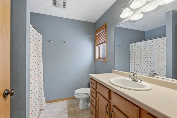 $429,900 | 2294 Meadow Heights Circle, Neenah, WI 54956