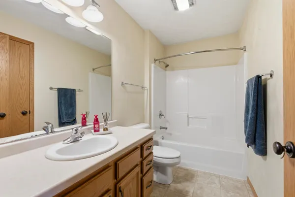 $429,900 | 2294 Meadow Heights Circle, Neenah, WI 54956