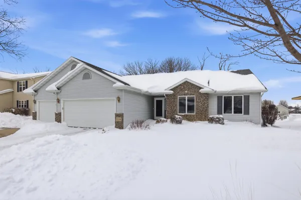 $429,900 | 2294 Meadow Heights Circle, Neenah, WI 54956