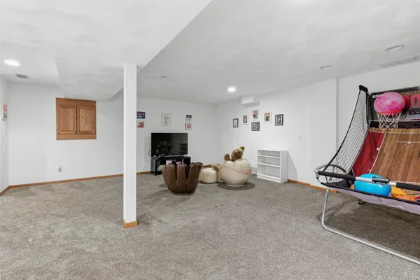 $429,900 | 2294 Meadow Heights Circle, Neenah, WI 54956