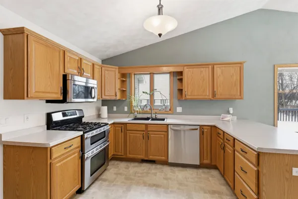 $429,900 | 2294 Meadow Heights Circle, Neenah, WI 54956