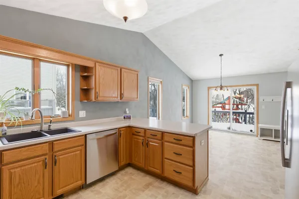 $429,900 | 2294 Meadow Heights Circle, Neenah, WI 54956