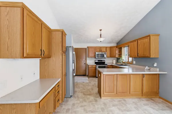 $429,900 | 2294 Meadow Heights Circle, Neenah, WI 54956