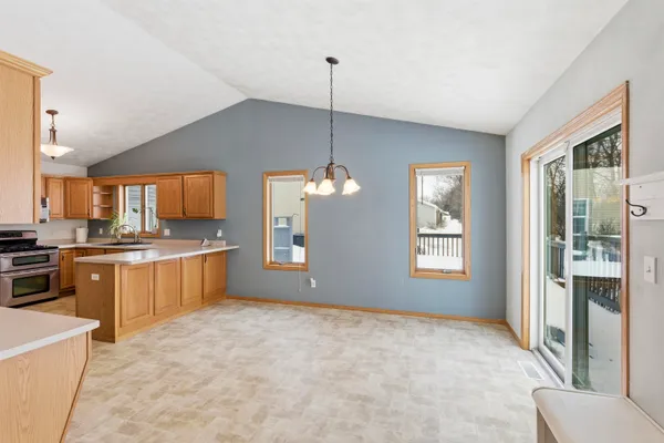 $429,900 | 2294 Meadow Heights Circle, Neenah, WI 54956