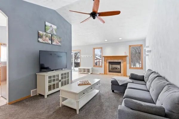 $429,900 | 2294 Meadow Heights Circle, Neenah, WI 54956