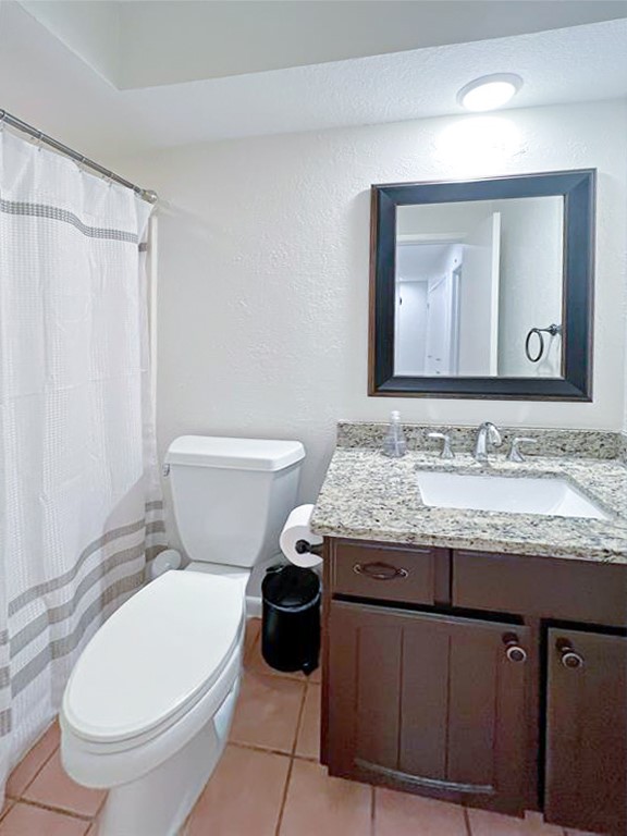 8704 Merion Circle Austin, TX 78754 - Photo 7 of 16 Downstairs Shared Full Bathroom