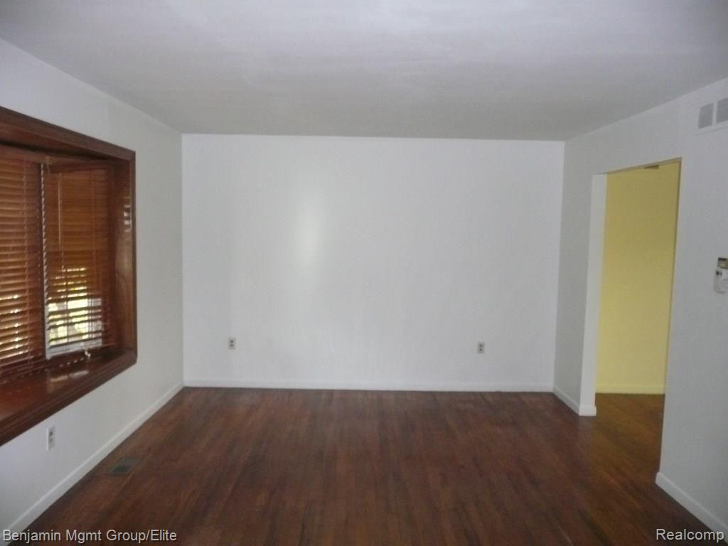 23676 Tuck Road Farmington Hills, MI 48336 - Photo 3 of 15