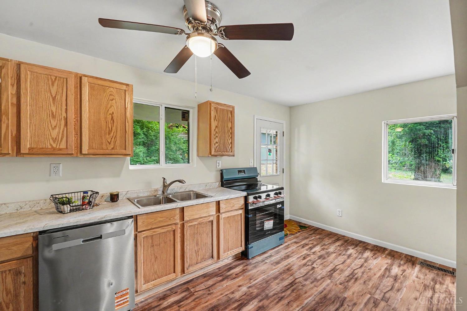 8547 Davis Road Maineville, OH 45039 - Photo 7 of 33