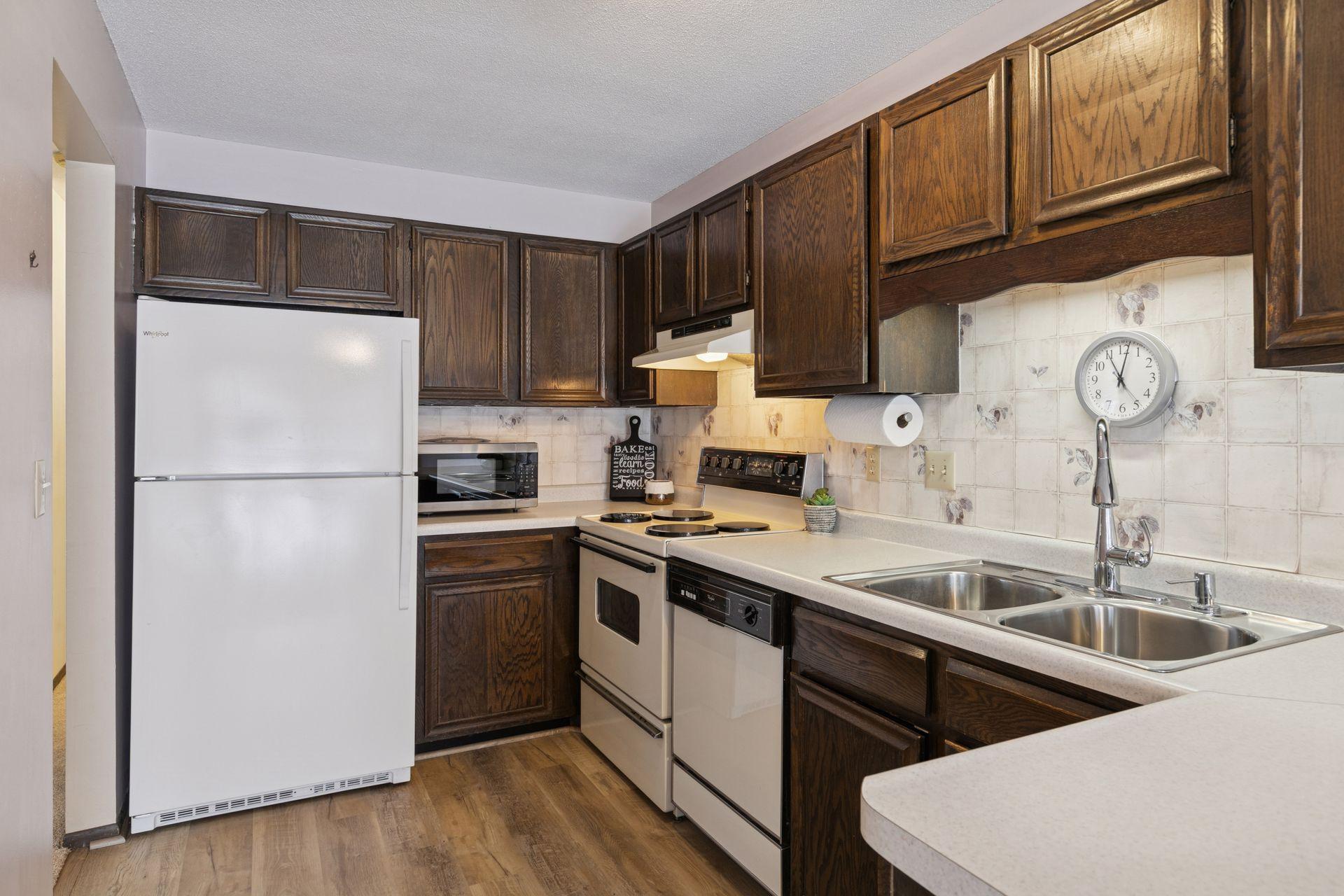 1645 Hickory Hill Drive Eagan, MN 55122 - Photo 12 of 28