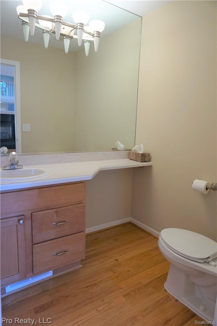 19991 Farmington Road Livonia, MI 48152 - Photo 12 of 17 1bath.jpg