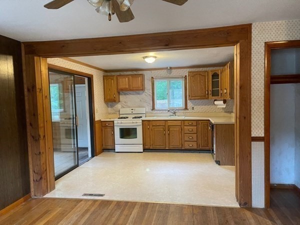 17 Briscoe Road Groveland, MA 01834 - Photo 5 of 24 Gallery Image 5