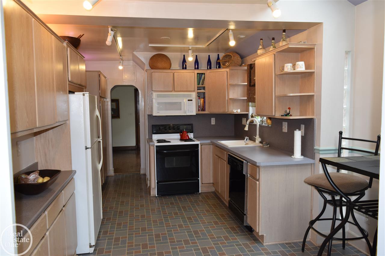 184 Kerby Road Grosse Pointe, MI 48236 - Photo 12 of 35 31373201-11.JPG