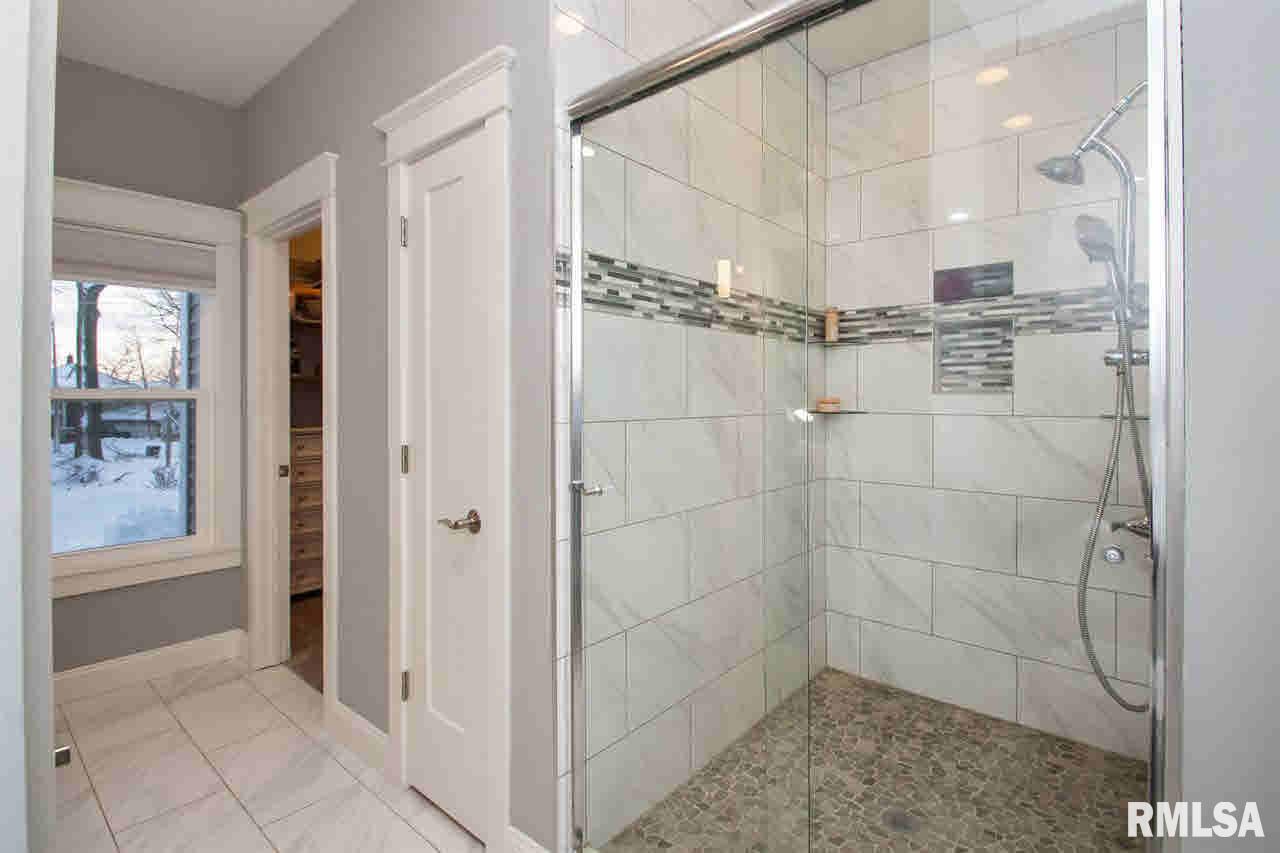 3745 Moencks Road Bettendorf, IA 52722 - Photo 11 of 22 Gallery Image 11