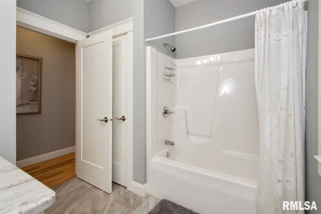 3745 Moencks Road Bettendorf, IA 52722 - Photo 13 of 22 Gallery Image 13